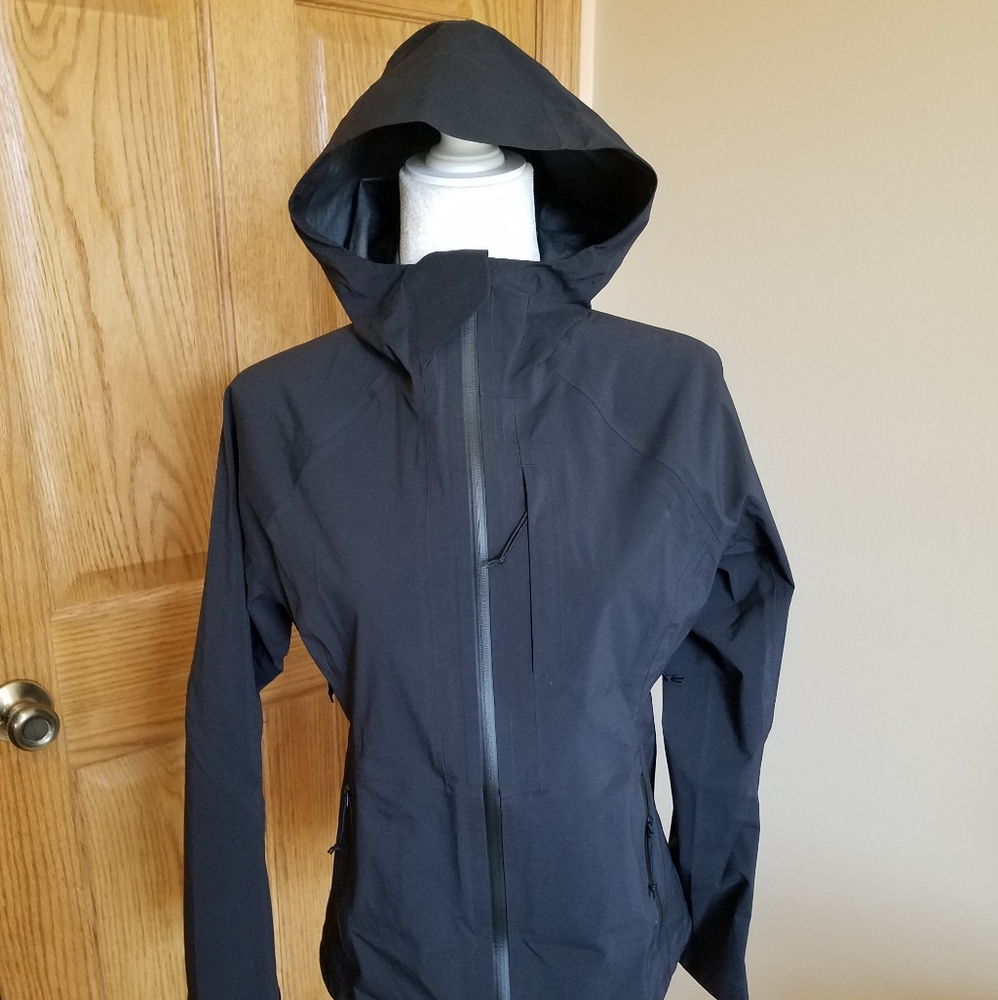Athleta Yosemite waterproof shell rain jacket